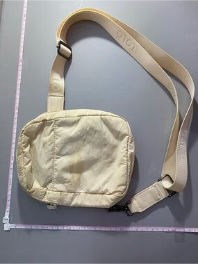 Lole Cream Crossbody Bag Need Cleaning